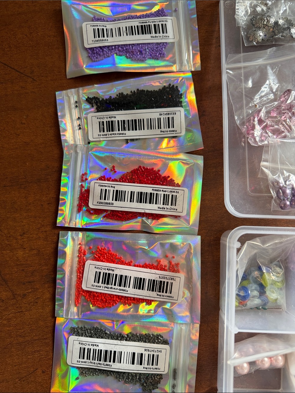 Large lot of beads with container - Picture 4 of 8